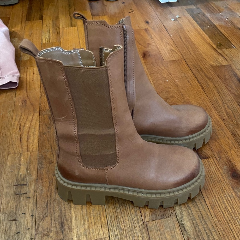 Light brown leather Steve Madden size 6